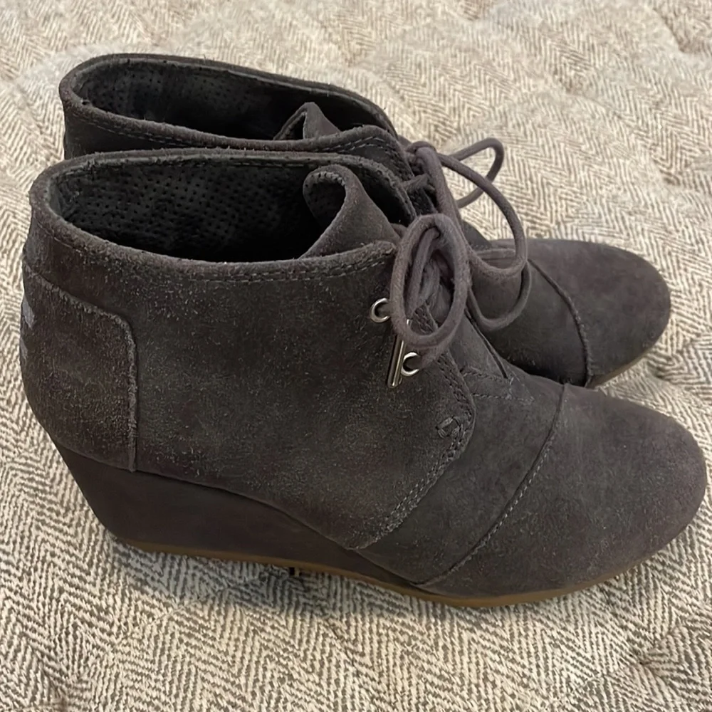 Toms wedge booties size 7.5